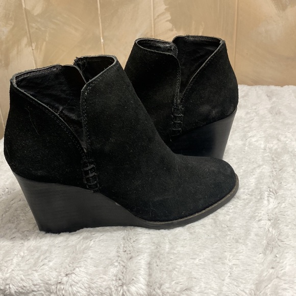 142. Lucky brand suede ankle boots size 7.5 - Picture 3 of 5